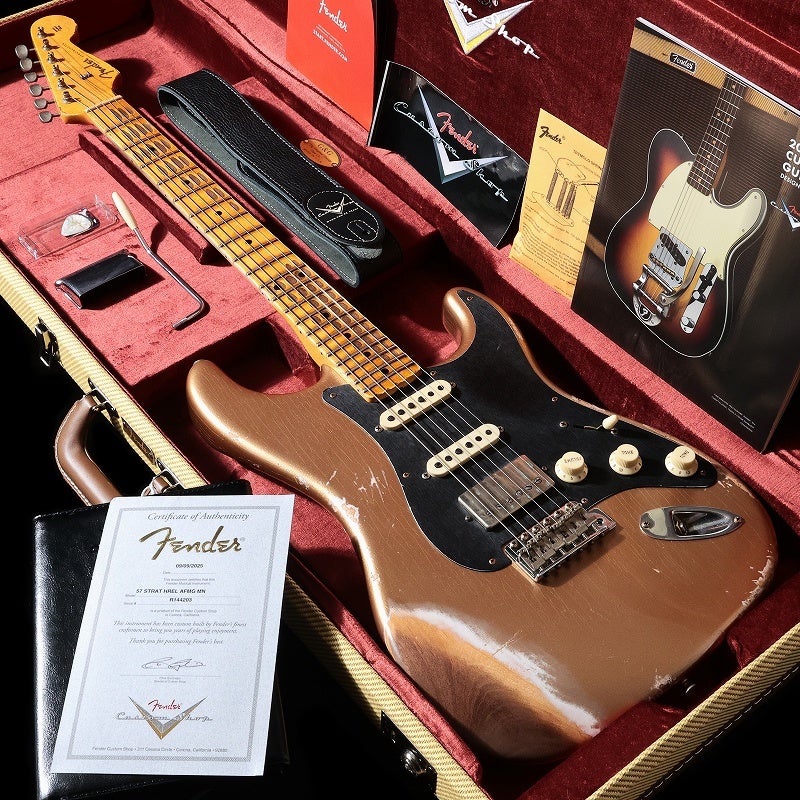 ishibashichamz's tweet image. Fender Custom Shop/Custom Built 1957 Stratocaster Heavy Relic Aged Firemist Gold【S/N R144203】
珍しいFire Mist Goldカラーにブラックアノダイズドピックガードをあわせたカスタムオーダーらしい個性たっぷりの一本。
HSS仕様のため幅広いスタイル、ジャンルに対応可能です！
＃Fender