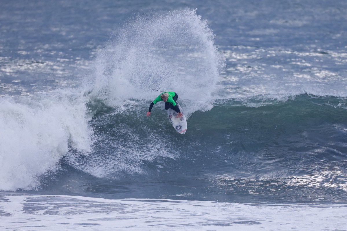 Surfing New Zealand tweet media