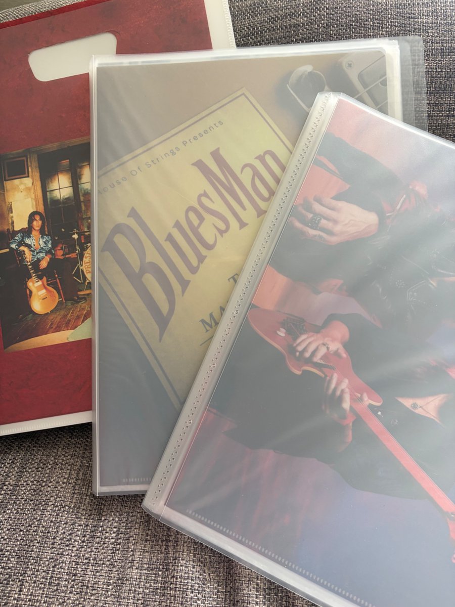 K51845657's tweet image. CDやDVDの特典はクリアファイル(又はステッカー)と決めている私。気が付けば増えたなぁ…というわけで、大容量のホルダーに纏める

＃クリアファイル
＃B'z