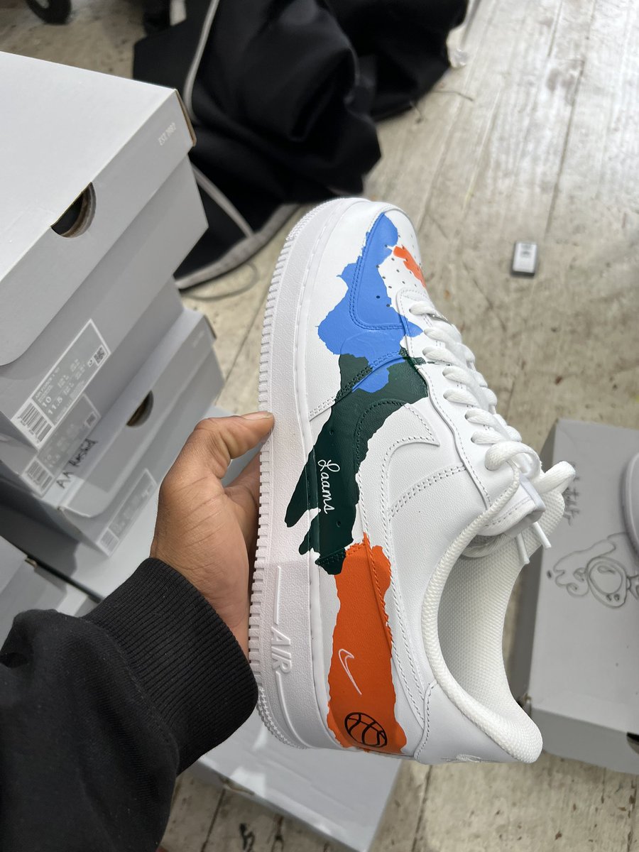 Truey_V's tweet photo. 100 pairs Air Force 1s  
(ALL CUSTOM) 

SOLD OUT!! 

#DNTWATCHTV https://t.co/PQMmnY9POC