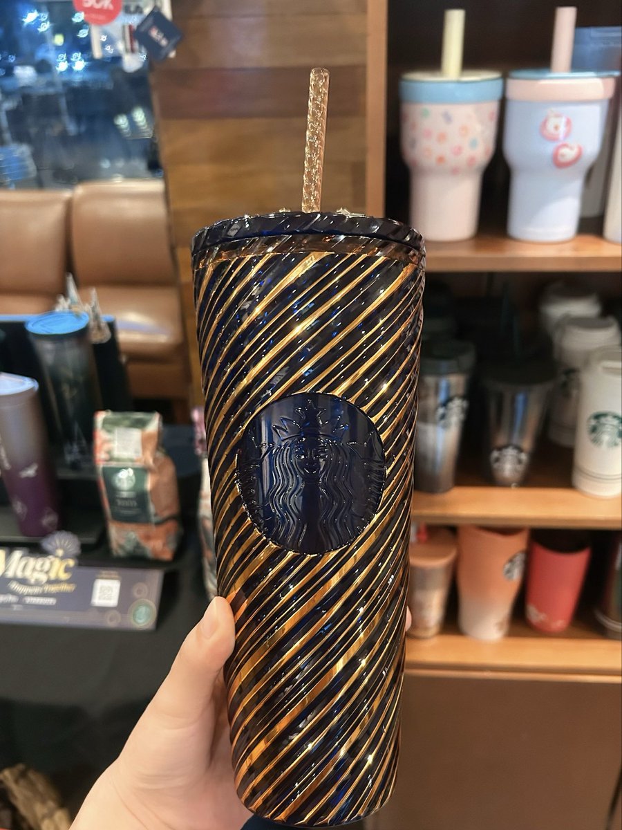 kkto173's tweet image. ハリーポッター×スターバックス🪄︎︎✨
スタバ行ったらハリポタとコラボしてた！

このタンブラーがラス1だったから
ついつい大人買いしちゃった🥰💗
見た瞬間一目惚れ！可愛すぎる！！

ゴールドが高級感あって良すぎる🥲♡
他にもグッズ買った！開封楽しみ🪄💫☕️

 #HarryPotter  #Starbucks
.