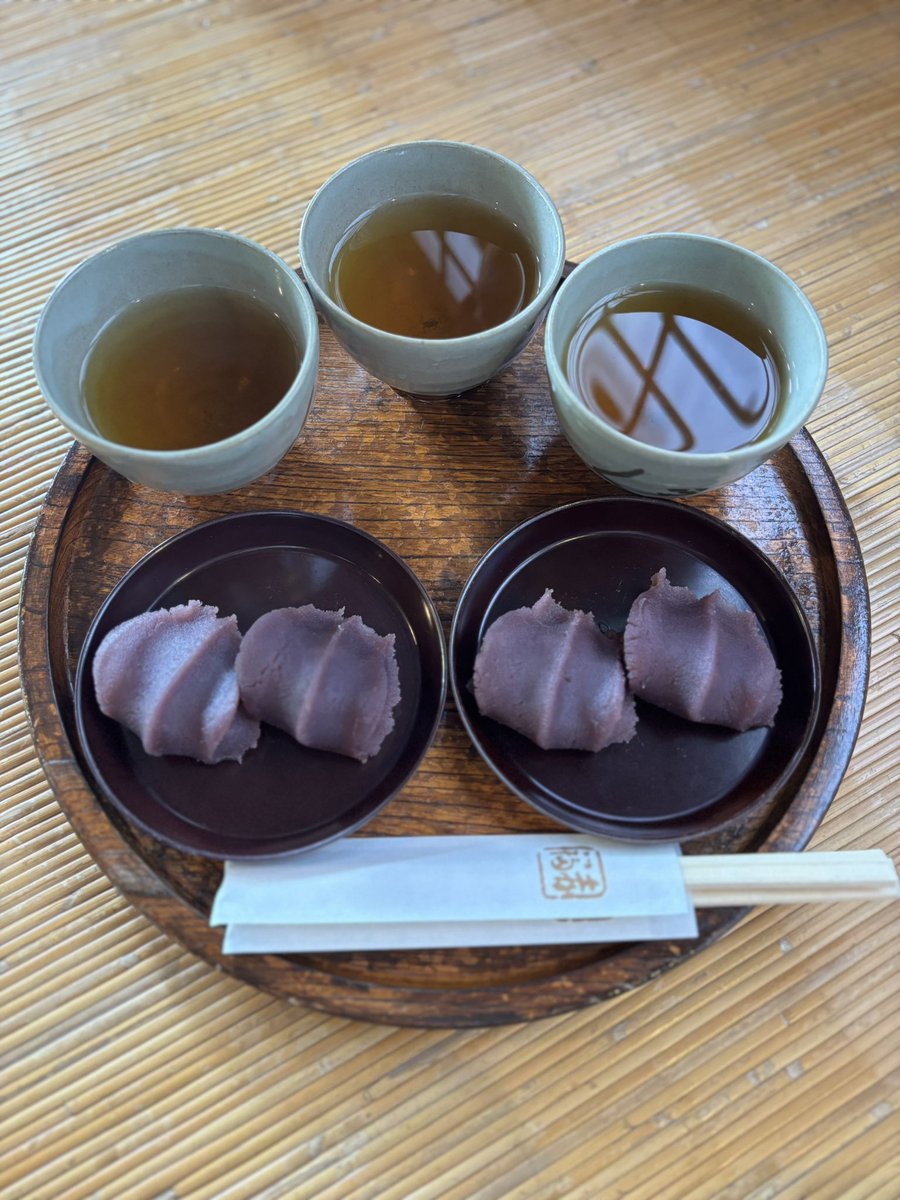 𝒎𝒐𝒏 tweet media