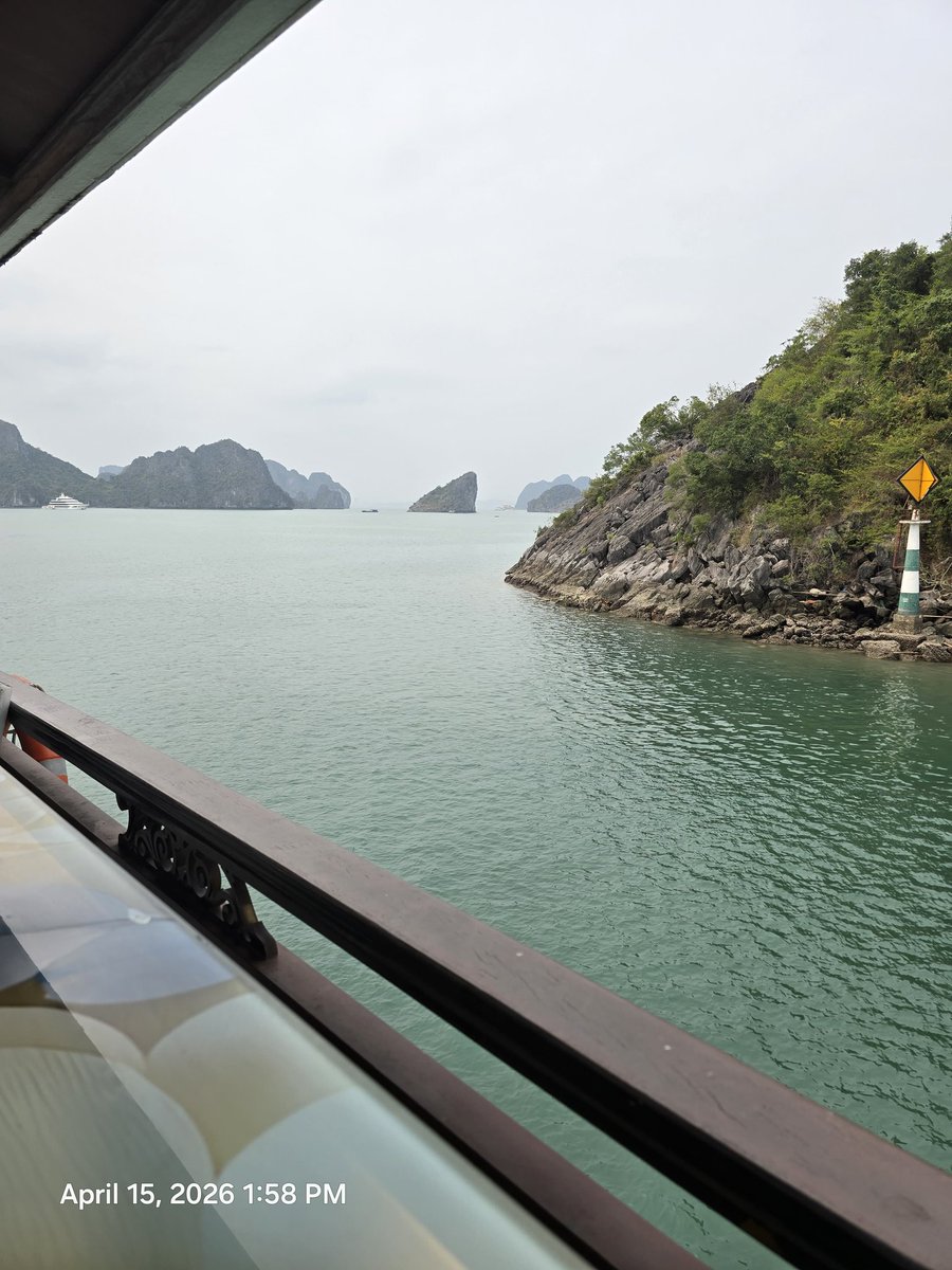 TopBananaMall's tweet image. Halong bay Vietnam 🇻🇳 topbananaantiques.com #travel