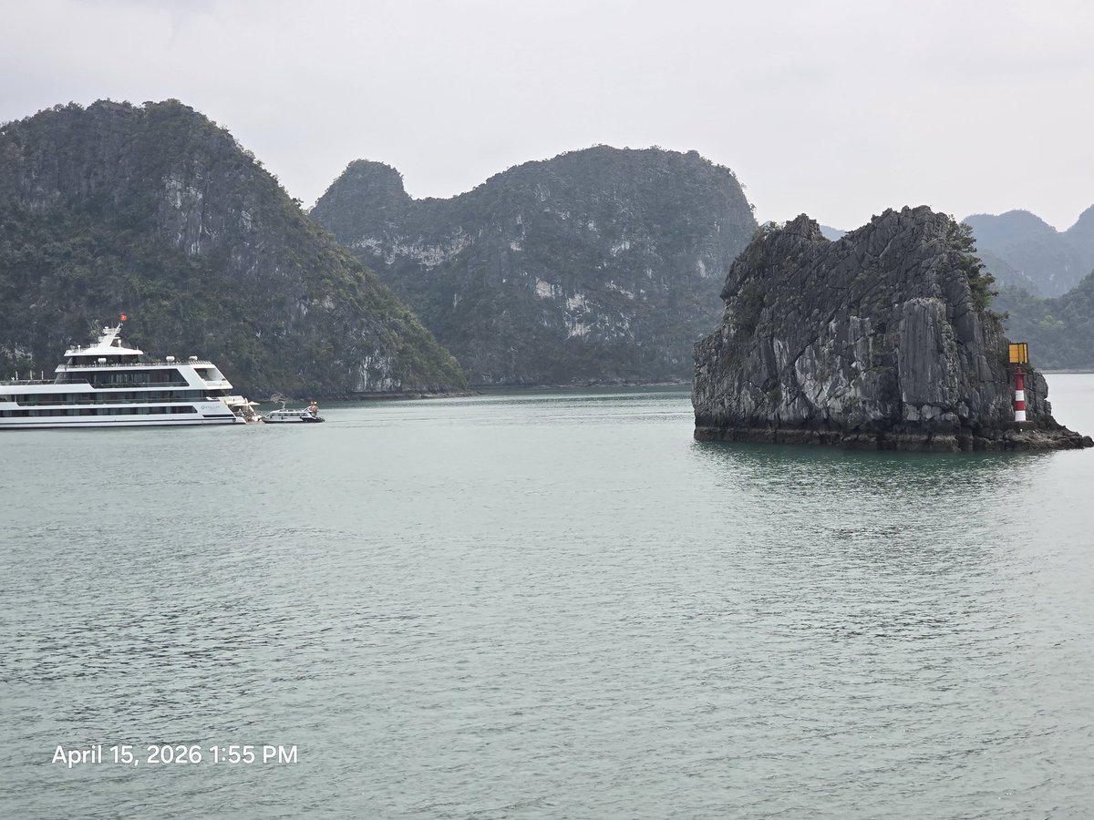 TopBananaMall's tweet image. Halong bay Vietnam 🇻🇳 topbananaantiques.com #travel