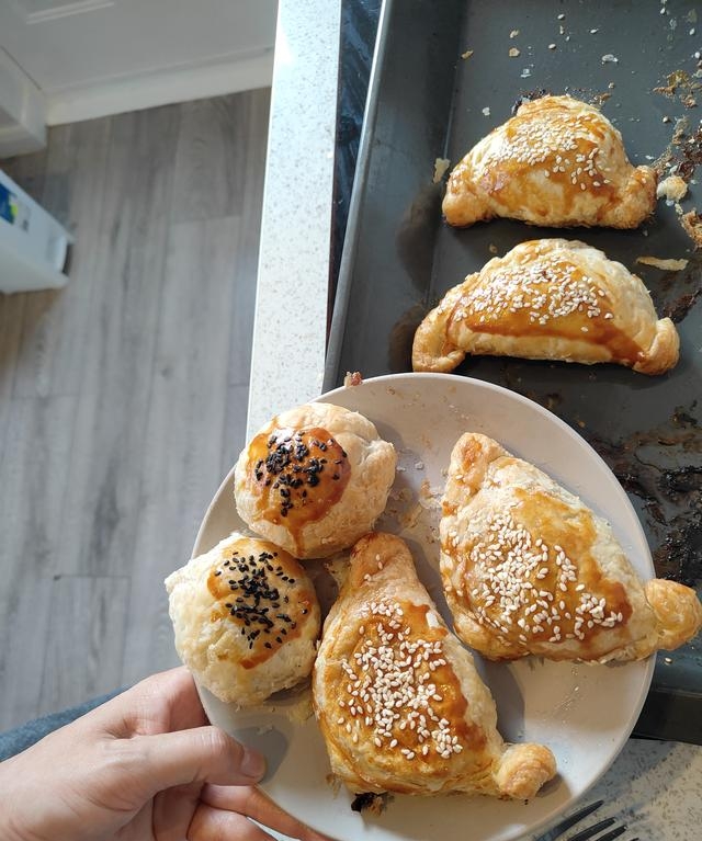 IvnTorr57888127's tweet image. Cozy family night in! Board games, fresh cookies, and zero screens—pure joy.  #FamilyTime #HomeVibes