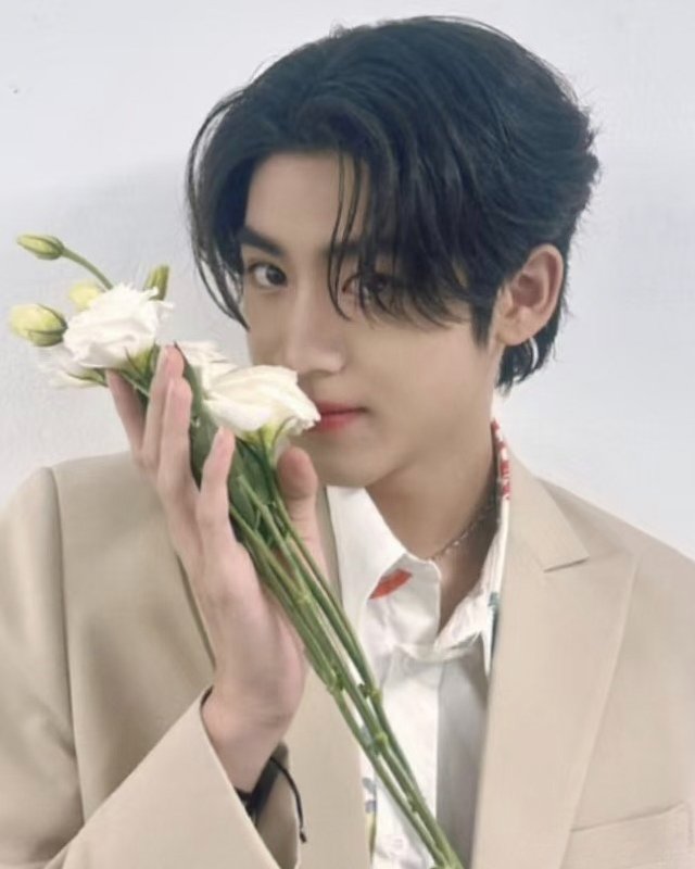 𝗥𝘂𝘁𝗵·𝗔𝘁𝗶𝘄𝗶𝘁𝗰𝗵 tweet media