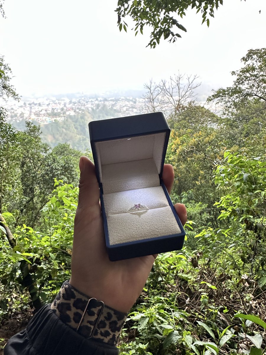 RitMar22's tweet photo. Mi Jose me dio un promise ring 🥹✨ https://t.co/SqyFrmPHUz