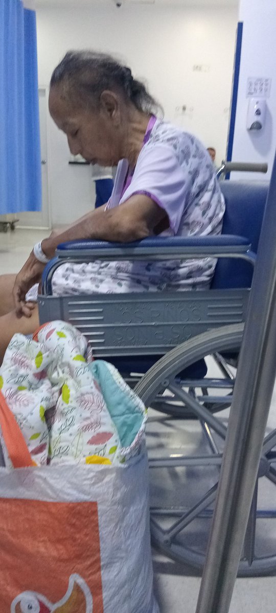 maykooll1's tweet photo. @SuraEps comones posible que  @HospUninorte estemos casi 4 horas esperando y no hay cama para mi mama una señora de la tercera edad . Hasta donde ha llegado la salud en colombia, https://t.co/7h0aMRzjSo
