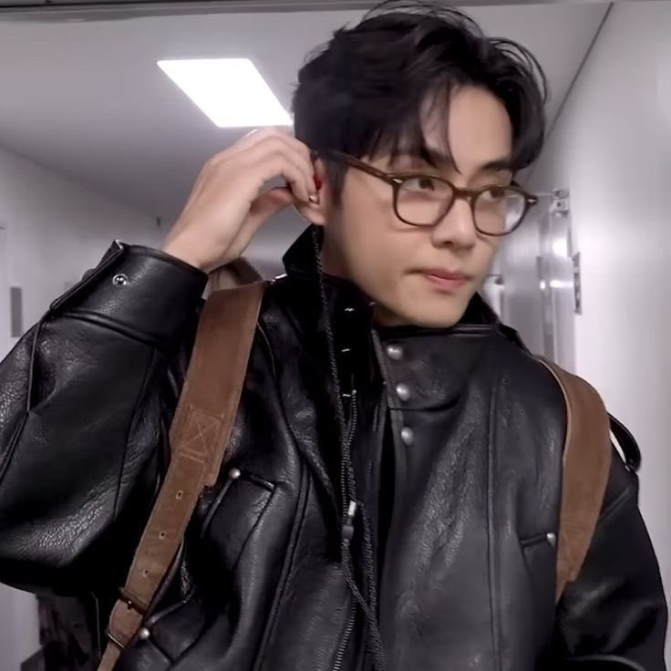 cata ⦿ ☰ ☲ tweet media