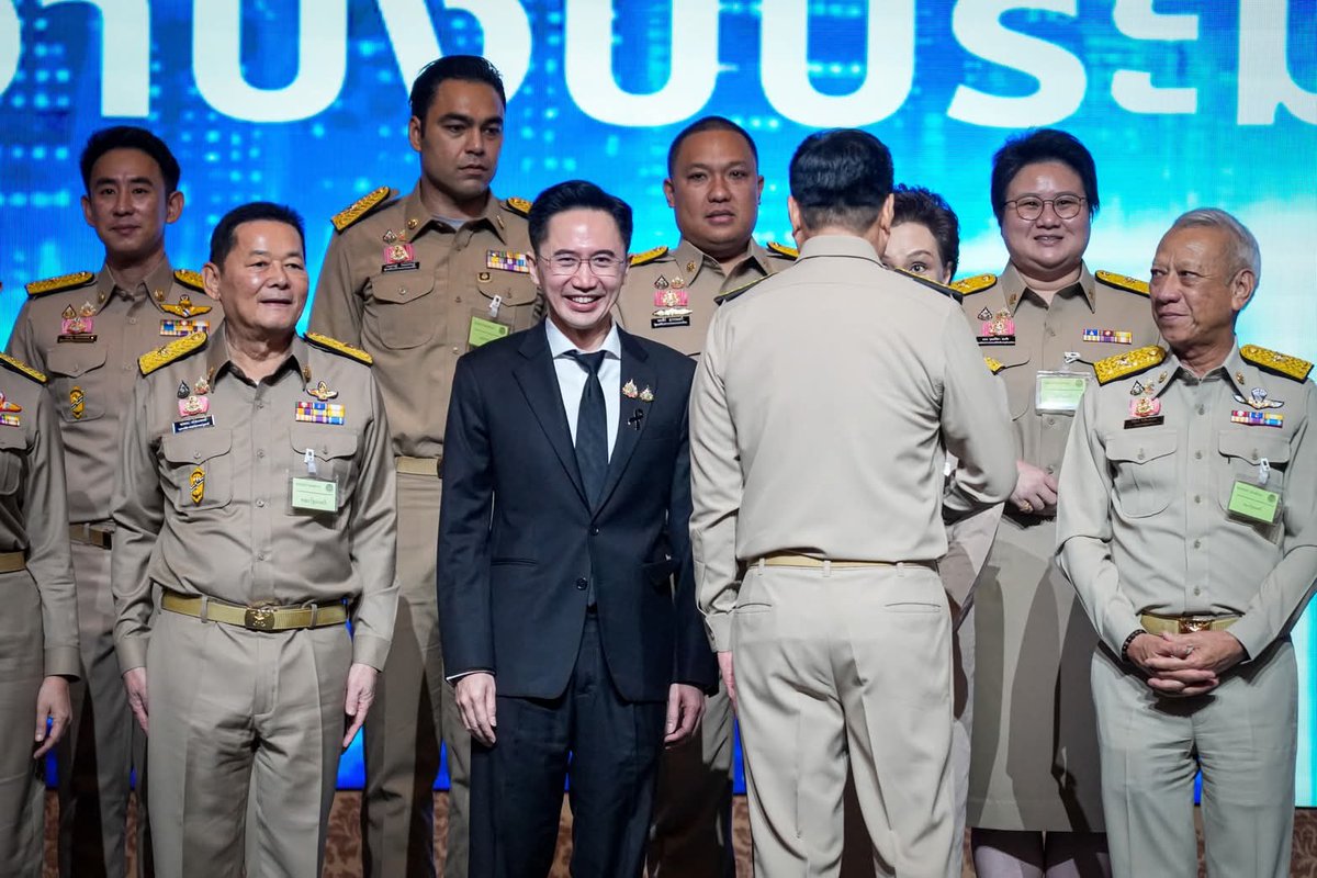 ถือแถน tweet media