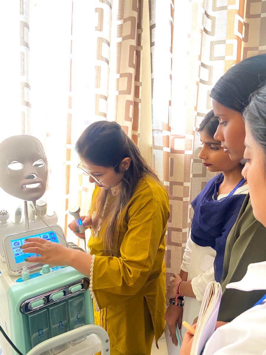 CampusMgc's tweet image. 𝐀 #GuestLecture 𝐨𝐧 #HydraFacial 𝐰𝐚𝐬 𝐨𝐫𝐠𝐚𝐧𝐢𝐳𝐞𝐝 𝐛𝐲 𝐭𝐡𝐞 𝐁𝐞𝐚𝐮𝐭𝐲 𝐓𝐡𝐞𝐫𝐚𝐩𝐲 &amp;amp; 𝐀𝐞𝐬𝐭𝐡𝐞𝐭𝐢𝐜𝐬 𝐝𝐞𝐩𝐚𝐫𝐭𝐦𝐞𝐧𝐭, 𝐟𝐨𝐜𝐮𝐬𝐢𝐧𝐠 𝐨𝐧 𝐚𝐝𝐯𝐚𝐧𝐜𝐞𝐝 𝐬𝐤𝐢𝐧𝐜𝐚𝐫𝐞 𝐚𝐧𝐝 #𝐩𝐫𝐨𝐟𝐞𝐬𝐬𝐢𝐨𝐧𝐚𝐥𝐞𝐱𝐜𝐞𝐥𝐥𝐞𝐧𝐜𝐞.

 #BeautyAesthetics