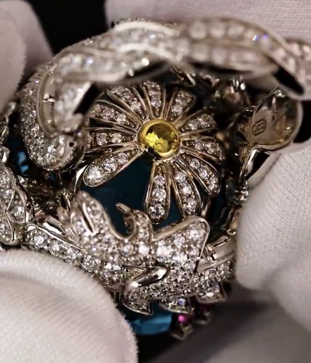 aomviiixxviii's tweet image. พี่จียงแหวนอันนี้นะเหรอที่หายบนเวทีเมื่อวันก่อน ราคา 8 ล้านเลยเหรอนั้น!! พี่จีครับหาเจอหรือยังครับ คนคีพ 8 จะมีใครเท่าพี่ไม่มีอีกแล้ว ขอให้เจอนะพี่นะ เพชรเม็ดใหญ่แสบตาจริงๆ
#BIGBANG #GDRAGON