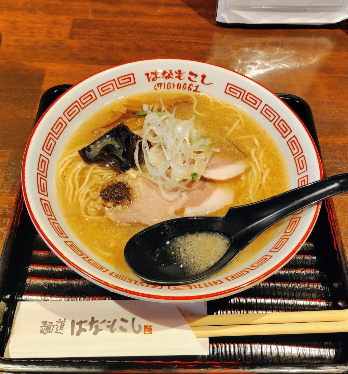 「麺道はなもこし」の豚骨ラーメン【にんにくレザレクション】🍜

滋味旨い豚骨スープに自家製麺、言うことなしの美味しさ☺️