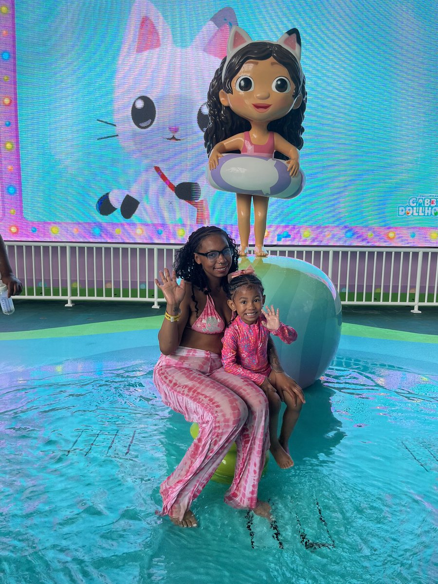 TheePrxttyBitch's tweet photo. I would do whatever for my daughter 💕 https://t.co/VVBFymEm6m