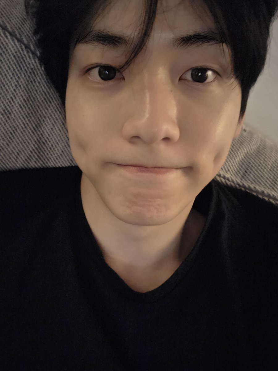 firstlovetaev's tweet photo. la vita avrà senso solo quando toccherò la fossetta di soobin https://t.co/BXSst00NPi