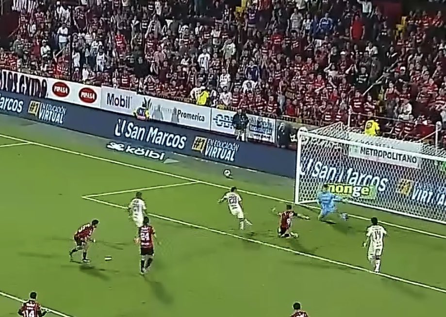 Sigo sin comprender como alguien que incluso fue mundialista bota esto.