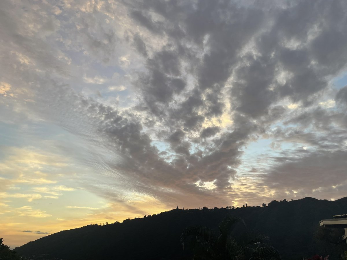 malafunkshun808's tweet image. 😊🌅🤙🏼

#Sunset 
#Hawaii 

@jstubbles 
@BRADDAHH00D  
@ninjaloha50 
@hawaii_isla808