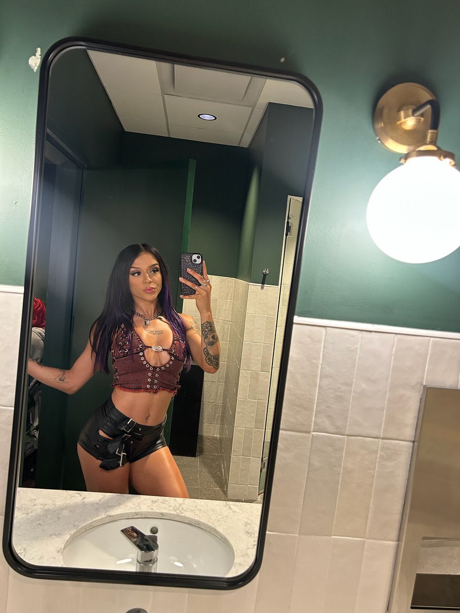 Elayna Black Parody🖤 tweet media