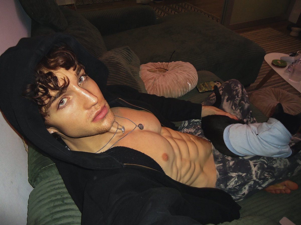 HazelHoffmanxxx's tweet photo. night in 😙 https://t.co/EZXIiPlVG6
