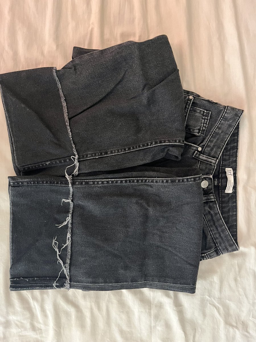 anptcha's tweet image. กางเกงยีนส์ zara 100
เอว 24 สะโพก 34
#ส่งต่อzara #zara