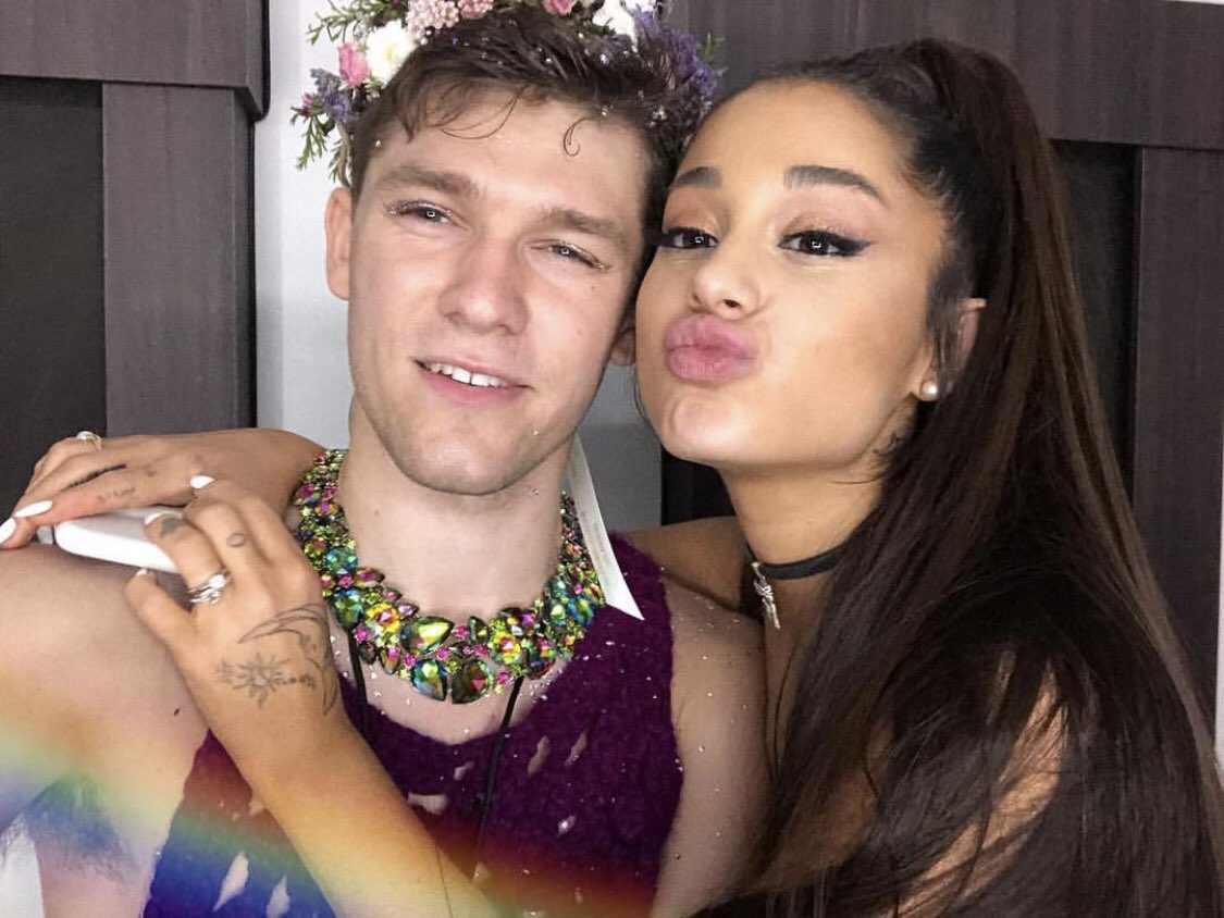 ariana throwbacks💋 tweet media