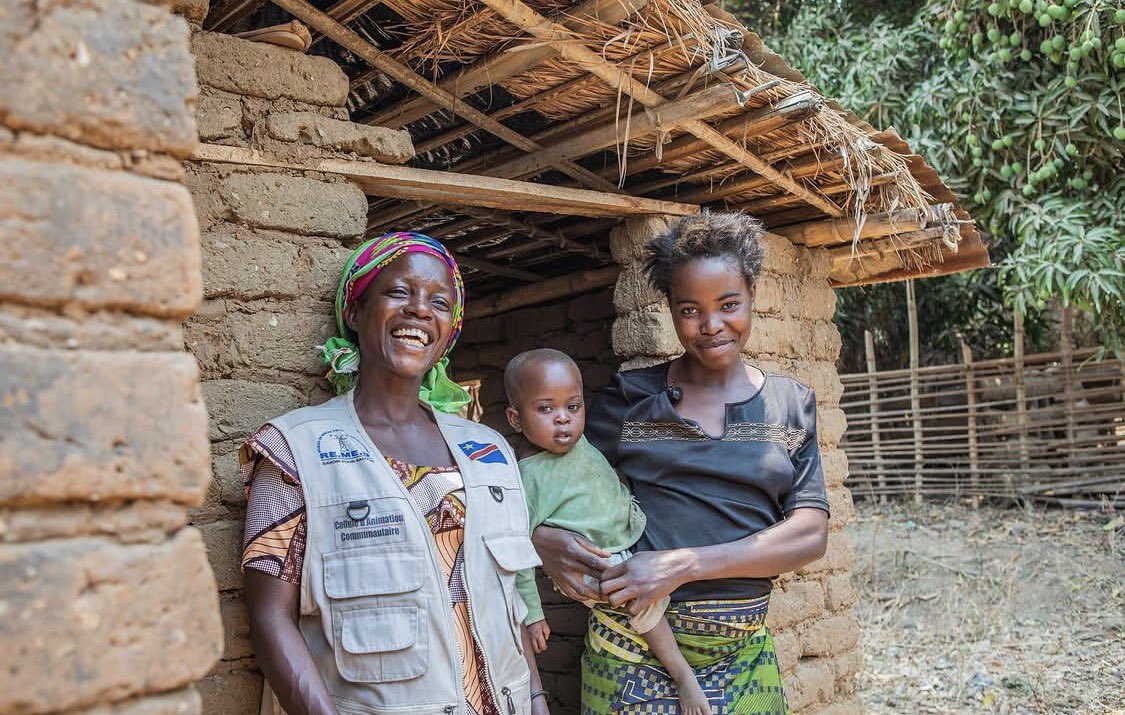 remeddrc's tweet photo. Une #semaine, un sourire 😃
Dans plus de 7 #provinces en #RDC, #REMED accompagne les #RECO qui apportent chaque jour confiance et solidarité.
✨ Bon début de semaine 🥳
Comment dites‑vous “sourire” dans votre langue maternelle ? https://t.co/sbN8uYoRwV