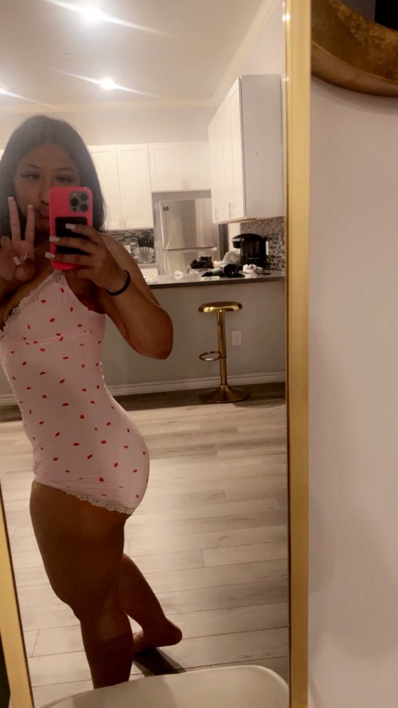 peachynani tweet media