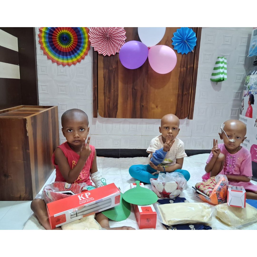 srmfoundation04's tweet image. Supporting little warriors with care &amp;amp; hope. 🎗️

On 16 April 2026, SRM Foundation (Seva Squad) distributed essentials &amp;amp; gifts to children battling cancer.

🌐 srmfoundation.info

#SRMFoundation #CancerCare #SevaSquad #Hope