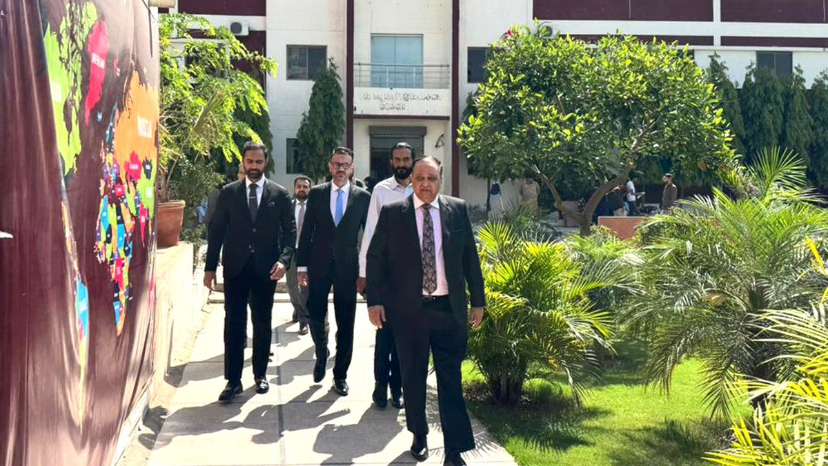LeadsOfficial's tweet photo. Bridging Education with Innovation! 
Lahore Leads University proudly joins hands with JS Bank to foster a future driven by financial innovation, digital empowerment and student-centric solutions.

#LLU #LahoreLeadsUniversity #JSBank #Fintech #DigitalFuture https://t.co/JmXRhd6mnZ