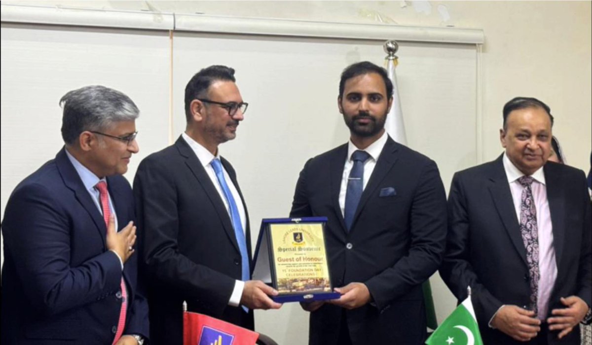 LeadsOfficial's tweet photo. Bridging Education with Innovation! 
Lahore Leads University proudly joins hands with JS Bank to foster a future driven by financial innovation, digital empowerment and student-centric solutions.

#LLU #LahoreLeadsUniversity #JSBank #Fintech #DigitalFuture https://t.co/JmXRhd6mnZ