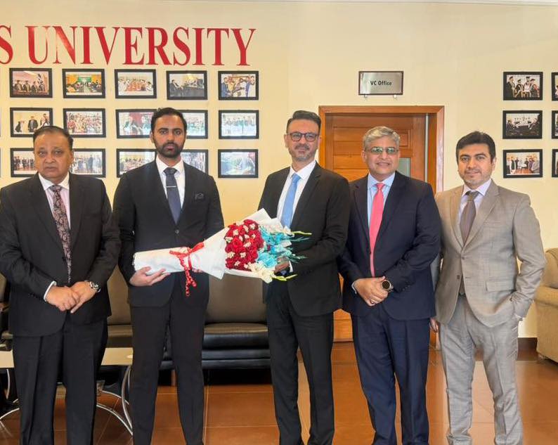 LeadsOfficial's tweet photo. Bridging Education with Innovation! 
Lahore Leads University proudly joins hands with JS Bank to foster a future driven by financial innovation, digital empowerment and student-centric solutions.

#LLU #LahoreLeadsUniversity #JSBank #Fintech #DigitalFuture https://t.co/JmXRhd6mnZ