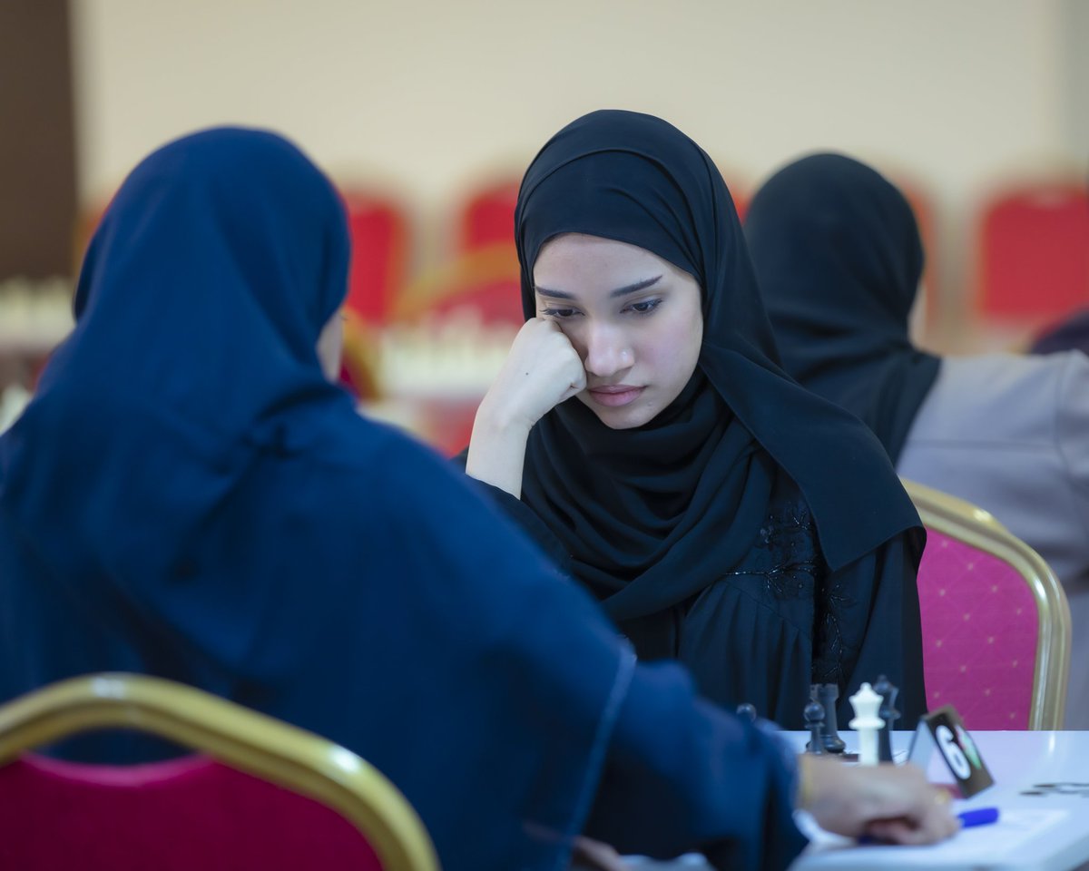 oman_chess's tweet photo. #بطولة_عمان_الفردية_للشطرنج 
 ختام انيق يليق ببطولة المرأة اقيم تحت رعاية الفاضلة نظيرة الحارثية رئيسة @omanssa 
حيث جاءت المراكز النهائية :
🏆 اناة العيسائي - نادي العامرات 
🥈يمنى الندابي - نادي العامرات 
🥉كوثر المعمري - نادي العامرات 
@alameratclub العامرات https://t.co/tjNDVtTfoI