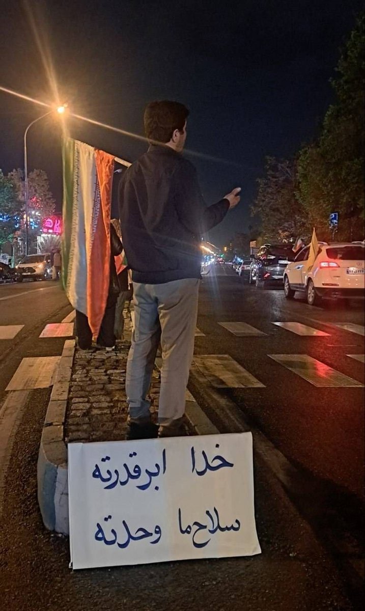 Raheleh_ahmadi3's tweet photo. 📸 یک پلاکارد و حرف حساب

#بعثت_مردم 
#بعثت_رازوجرگلان https://t.co/AYYi888taG