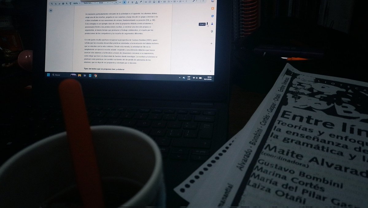 en la oscuridad de la cueva (mí cuarto)

en la taza hay tilo, para no volverme loca