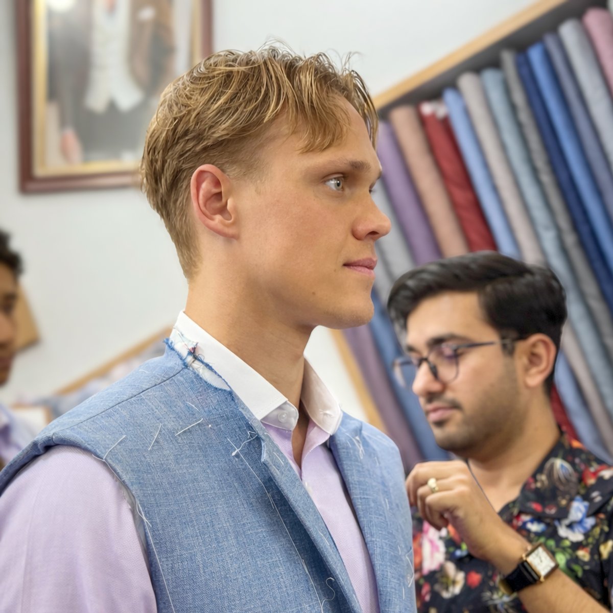 house_icon37471's tweet image. Every detail matters - from fabric selection to final fitting. We shape each piece to match your style, your body, and your confidence.
Step in, feel the difference, and wear something made just for you.
#TailorMade #LuxuryStyle #SuitUp #Handmade #StyleMatters #ElegantLook