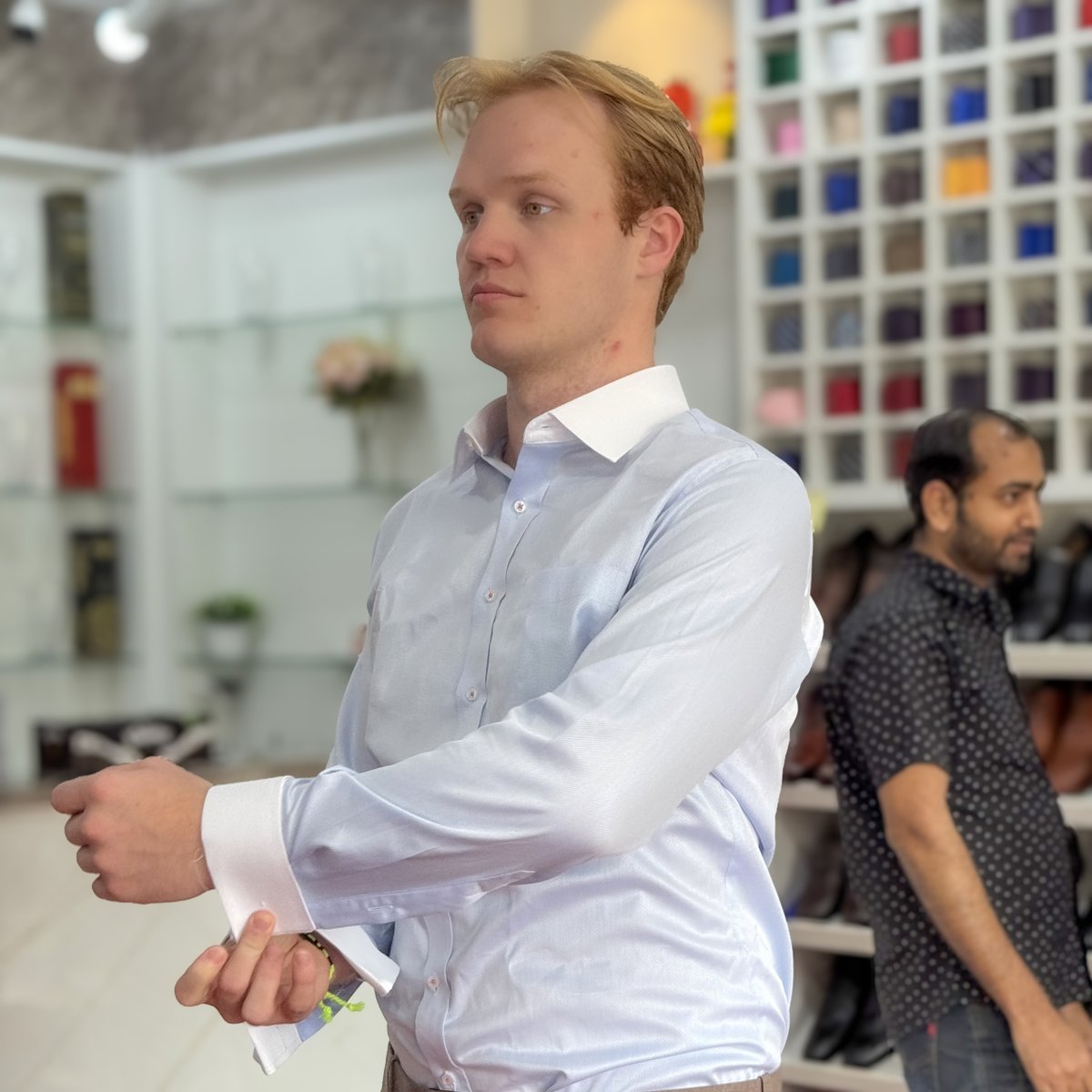 house_icon37471's tweet image. Every detail matters - from fabric selection to final fitting. We shape each piece to match your style, your body, and your confidence.
Step in, feel the difference, and wear something made just for you.
#TailorMade #LuxuryStyle #SuitUp #Handmade #StyleMatters #ElegantLook