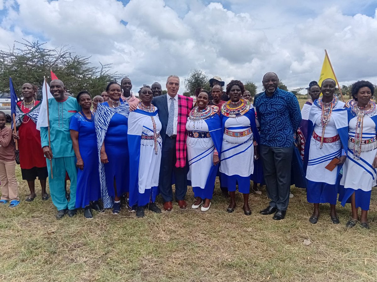 IsraelinKenya's tweet image. H.E. Amb. @GideonBehar visited the El Bethel Prayer Centre in Kajiado County, where he engaged with members of the Maasai community from Narok, Kajiado, and Tanzania.

The Ambassador expressed his sincere gratitude to the community for coming together in prayer for both #Kenya