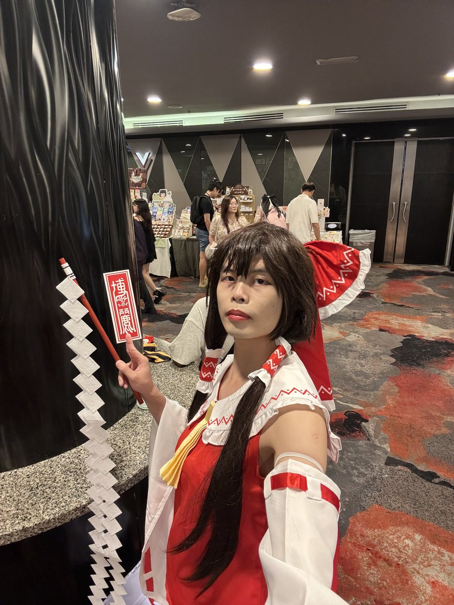 iZ3C0LD72F's tweet photo. Rare cosplay post here to celebrate my account being unsuspended :3

*usually they are on the gram

#hakureireimu #reimuhakurei #touhoucosplay https://t.co/TRuJs4ejO4