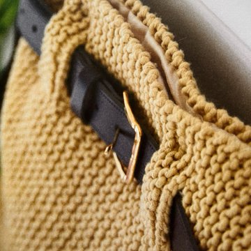 DDCrochetDesign's tweet image. Chunky knitted belt bag is made with simple stitches that highlight its texture and colour. Using a multi-coloured yarn can add a unique twist, resulting in a stunning accessory 🧶💛

dwcrochetpatterns.etsy.com/uk/listing/131…

#MHHSBD #craftbizparty #UKMakers