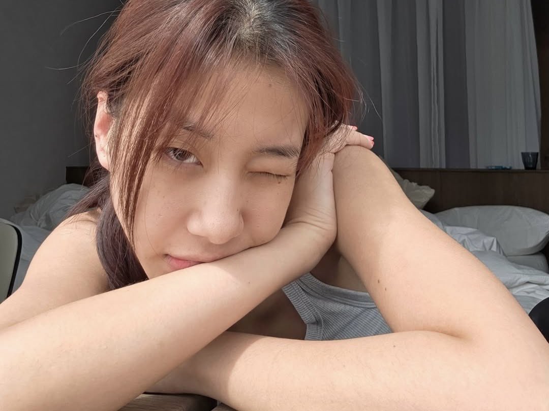 𝝑𝝔 tweet media