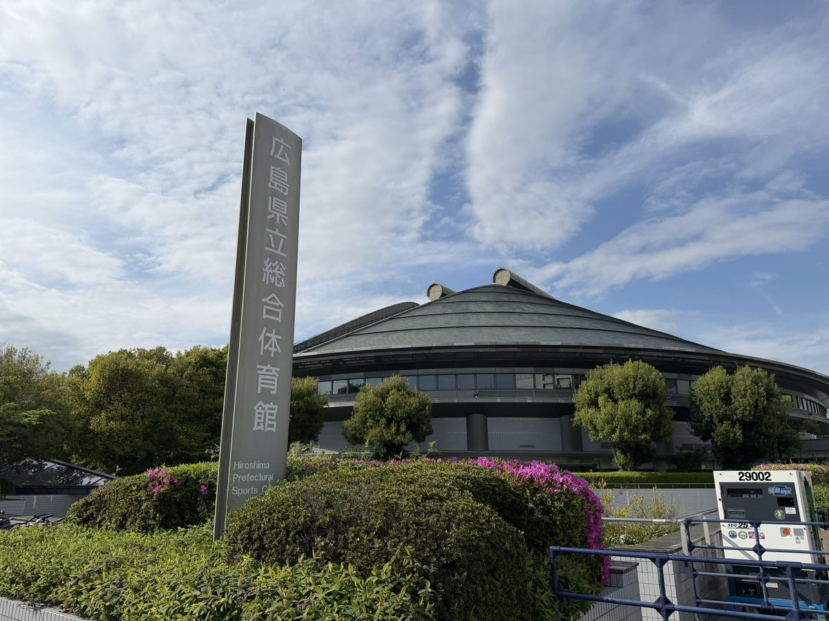 サーブ tweet media