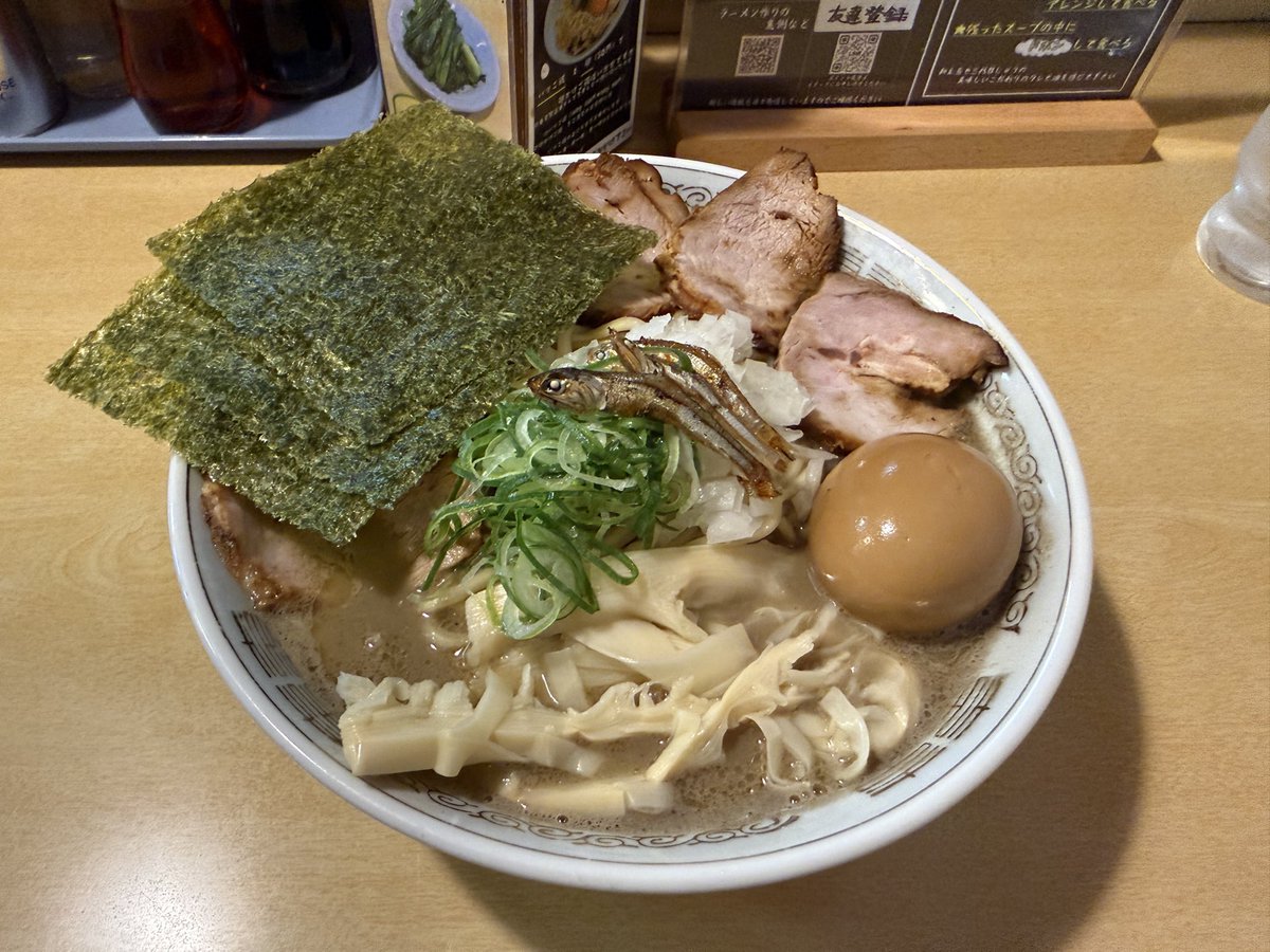 今日も優勝すぎた💯

濃厚煮干しラーメンの塩、やっぱり最高🏆
今日は中太麺にしてみたけど、
ツルツルもちもちで大正解😋

勢いで大盛りにしたけど、余裕で完食😂
大満足‼️

#三代目しゅう
#昭島
#中神