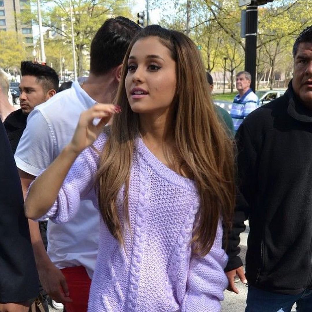 ariana throwbacks💋 tweet media