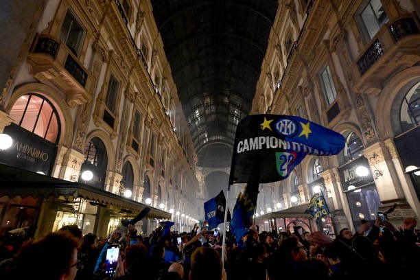 RichHall80's tweet image. I will be on Milan working for @Inter for the title celebrations after @HellasVeronaFC should all go to plan. Excited is not even the word ⚫️🔵🇮🇹 🏆 #Milano #Inter