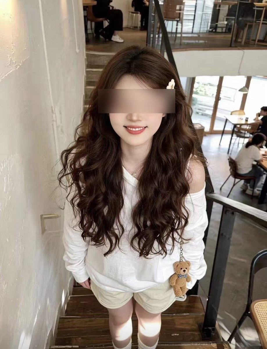 北京字母墙 tweet media