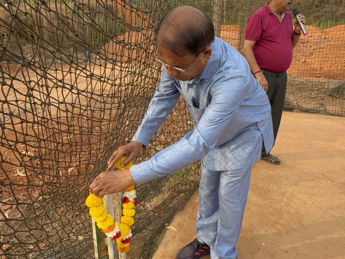 subhashshirodkr's tweet image. Inaugurated the 15-day cricket coaching camp at Kalmamol Ground, Borim, encouraging young talent and strengthening grassroots sports development. 🏏 #CricketCoaching #GrassrootsSports #YouthDevelopment #Borim #GoaSports #FutureChampions