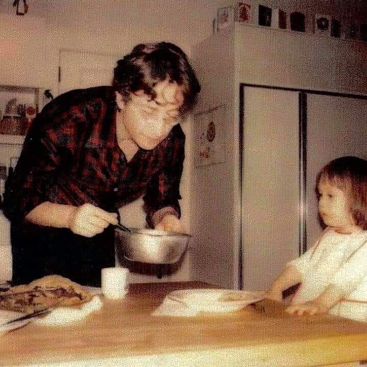 SgtPepper1710's tweet image. Snapshot of #JohnLennon and Sean at home circa 1977