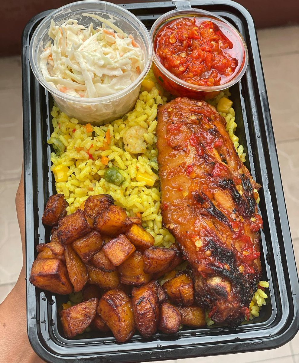 mikeishere01's tweet image. What's the best drink to have with this?