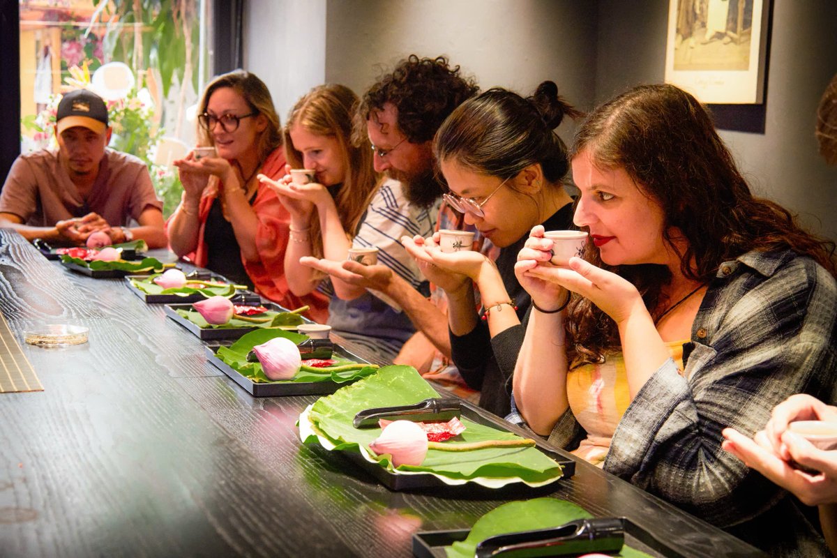 traviet's tweet photo. A lotus tea experience is more than just drinking tea — it’s a cultural, sensory journey deeply rooted in Vietnamese tradition 🇻🇳 https://t.co/V6qFC2bt6W