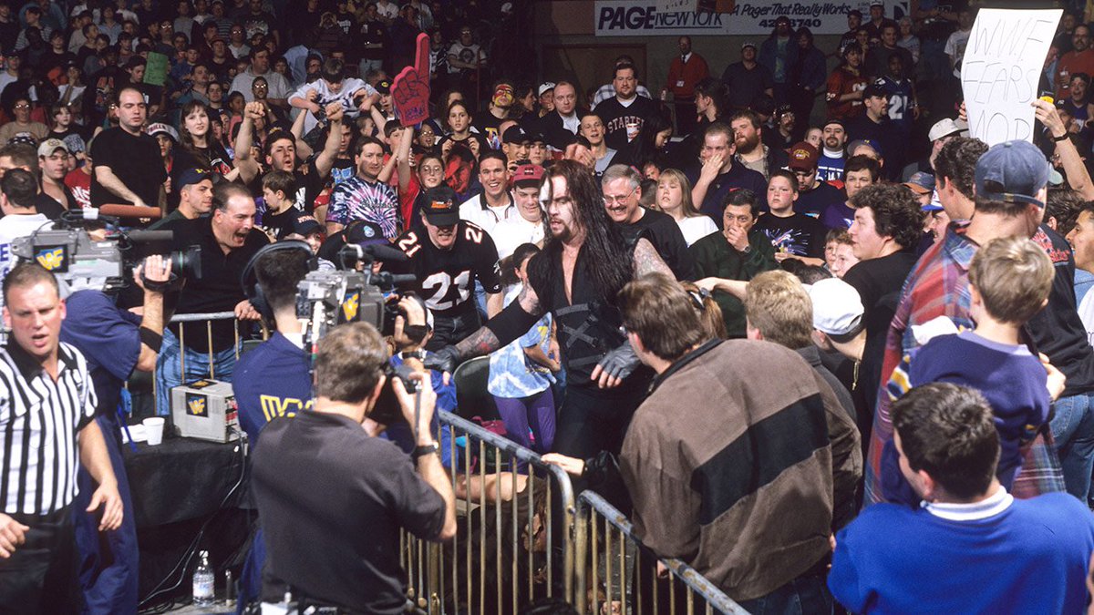 WWFWrestling1's tweet image. 📸 Four more photos of the WWF In Your House 14 main event from this day in 1997. 🏡 #WWF #WWE #InYourHouse #Mankind #Undertaker